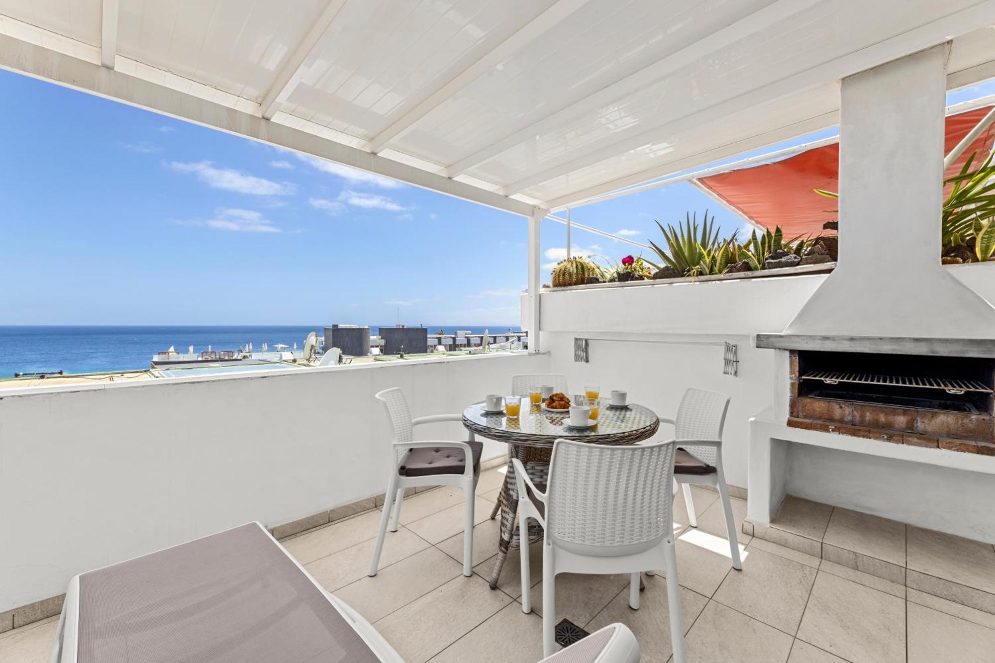 Stunning 2 Bedroom Duplex Close To Main Beach With Seaviews Puerto del Carmen  Buitenkant foto